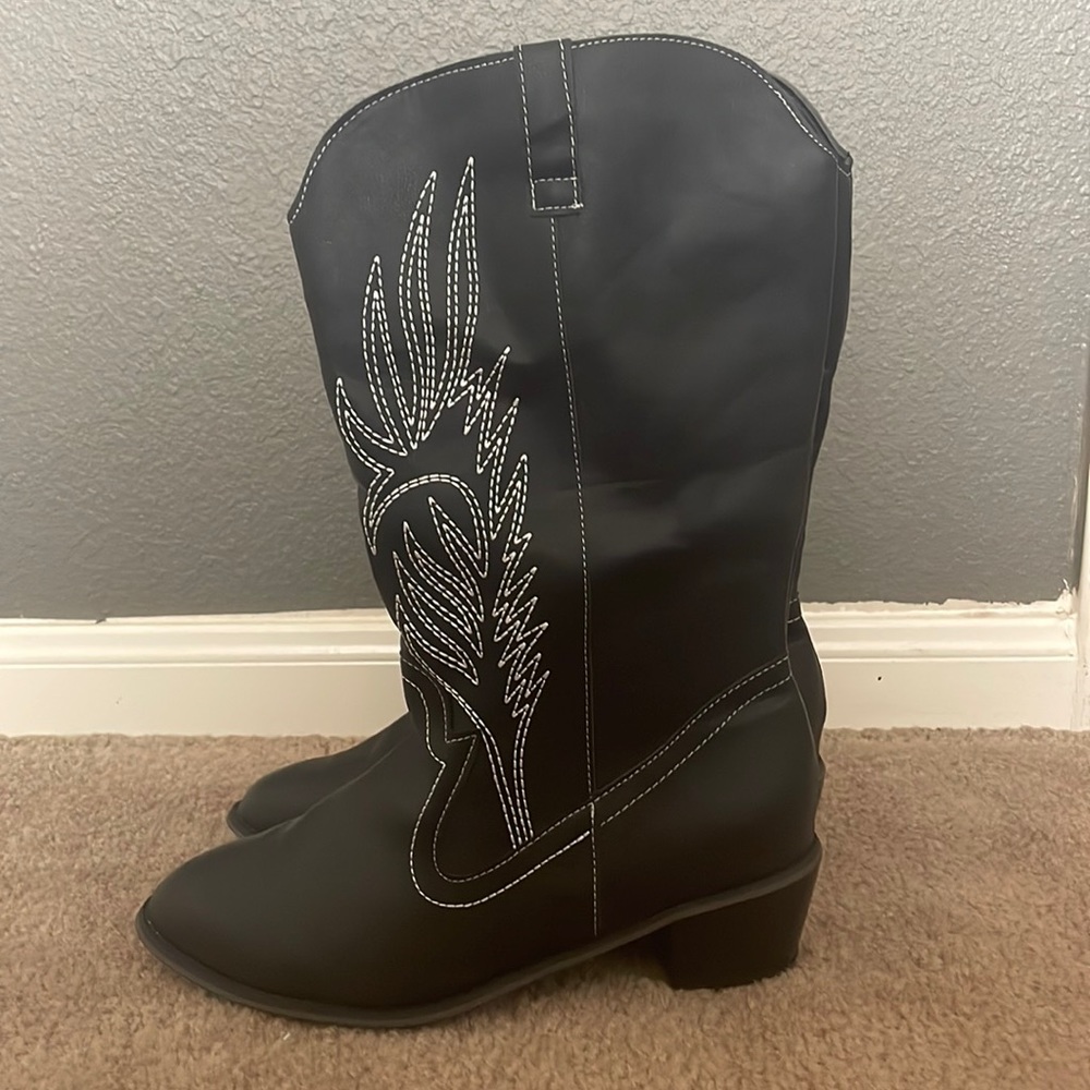 Black cowgirl boots